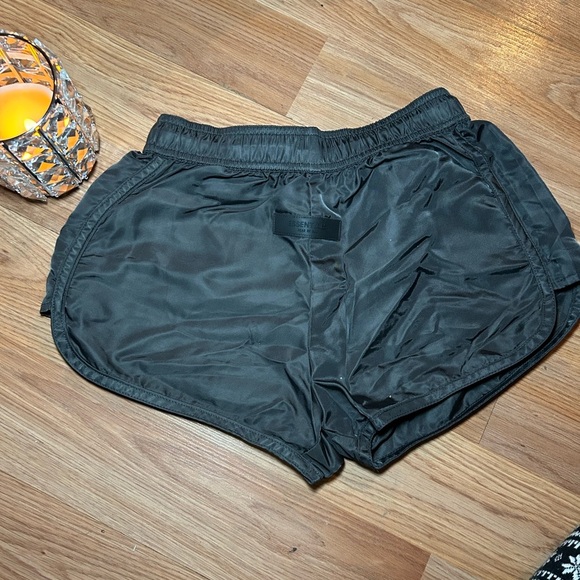 Fear of God Essentials Running Short “Iron” - Picture 6 of 11